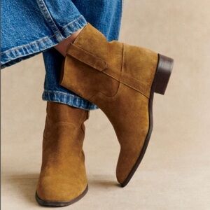 💥SALE💥DV by Dolce Vita Women's Leather Ankle Boot in Saddle Suede Size 8